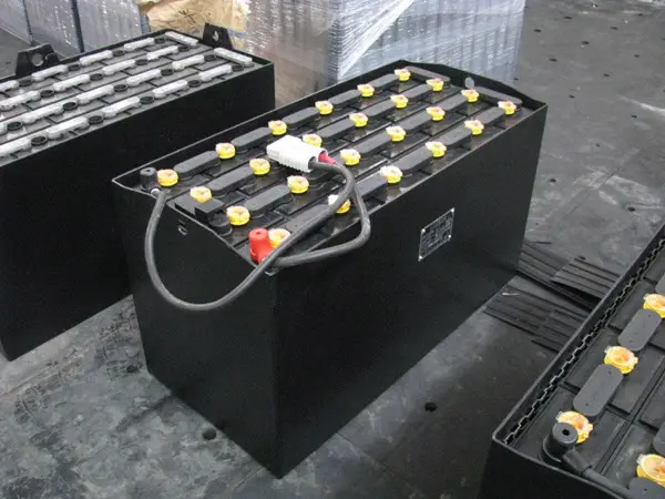 蓄電池使用壽命短有哪些原因造成？