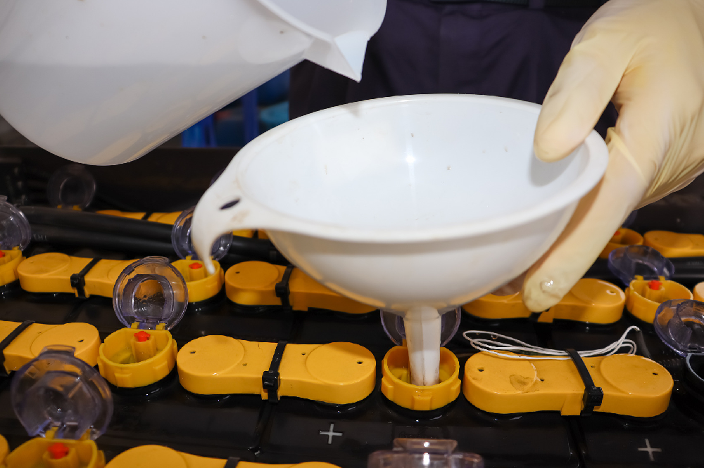 電瓶加水過多怎么補救？如何正確加水？