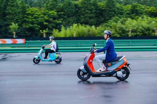 天氣轉(zhuǎn)涼，請(qǐng)注意查收你的電動(dòng)車電池保養(yǎng)手冊(cè)！